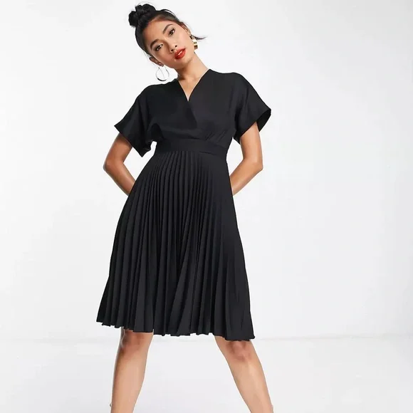 open lace back dress Rent Closet London Blush Pleated Skirt Dress main image 1